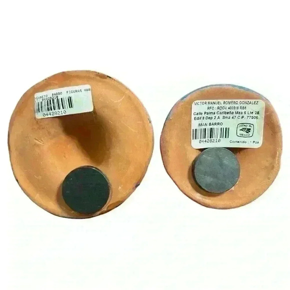 SET OF 2 Handmade Hand painted Made in Mexico Ceramic Hat Shaped Fridge Magnets - Picture 5 of 5